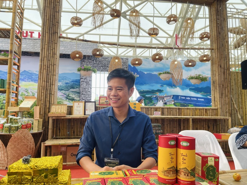 Anh Hứa Văn Thịnh – Giám đốc Hợp tác xã chè La Bằng (Thái Nguyên). Ảnh: Nguyễn Hương