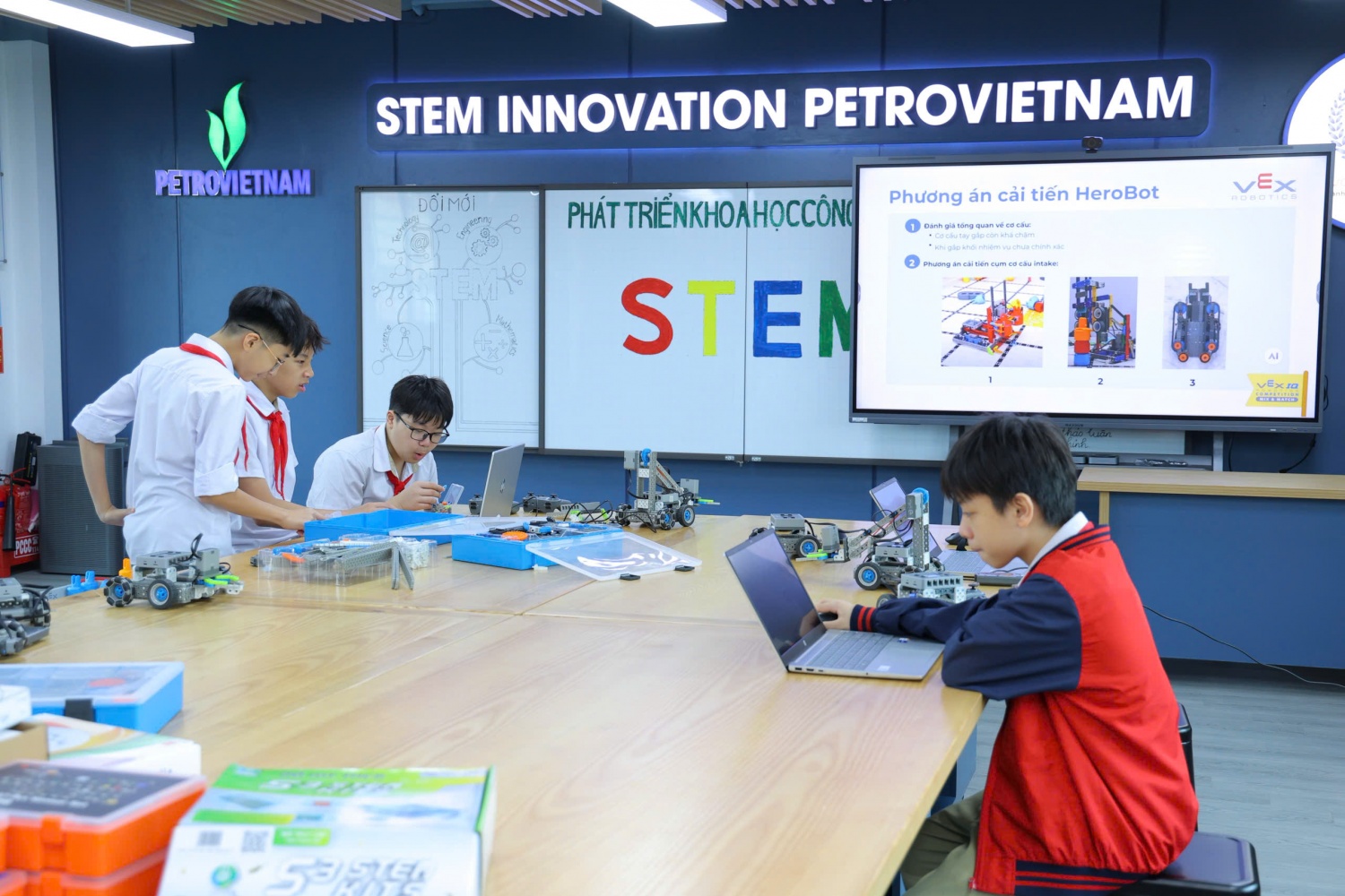 Phòng học STEM tại THCS Tây Mỗ 3 – “sức nóng” lan tỏa chỉ sau hơn một tháng hoạt động Phòng học STEM tại THCS Tây Mỗ 3 – “sức nóng” lan tỏa chỉ sau hơn một tháng hoạt động