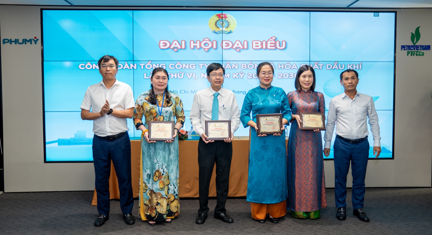 Khẳng định vai trò Đồng hành – Trách nhiệm – Nghĩa tình Khẳng định vai trò Đồng hành – Trách nhiệm – Nghĩa tình