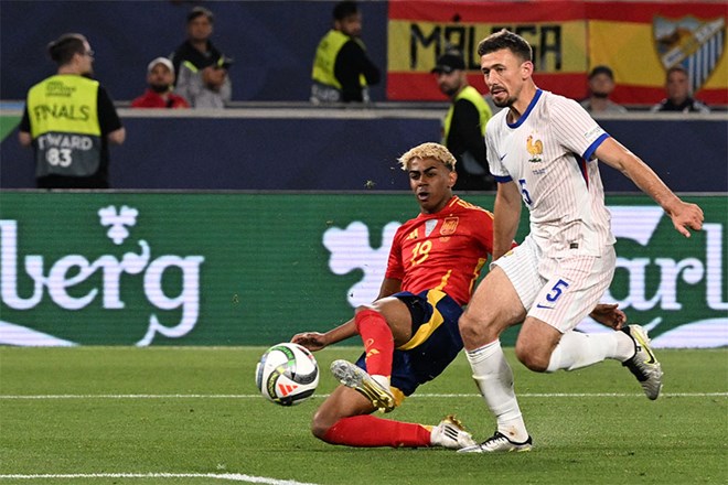 Chấn thương đang liên tục cản trở đà thăng tiến của Yamal.  Ảnh: AFP