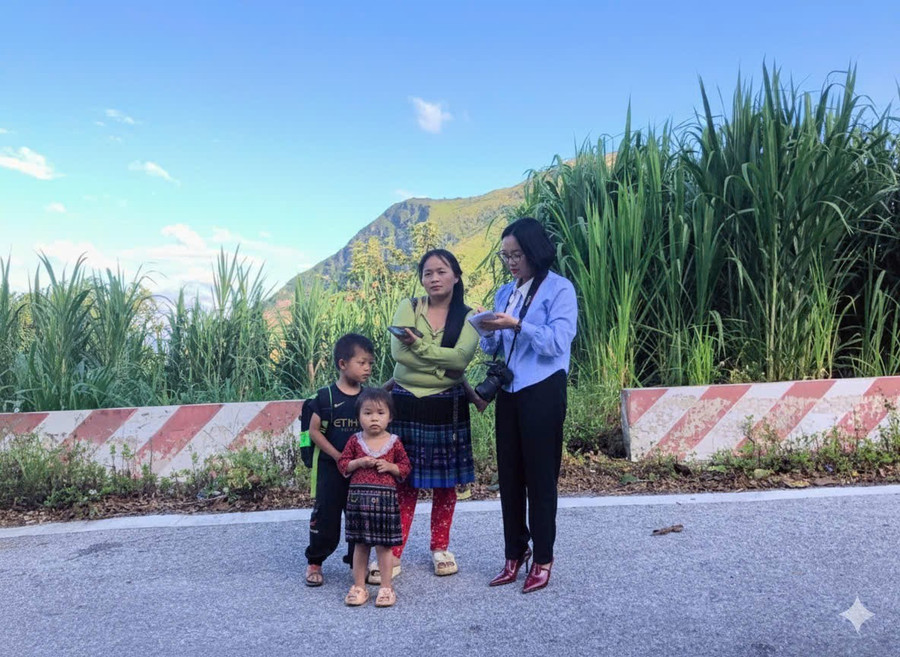 Tác giả Trần Thị Thu Phương tác nghiệp thực hiện loạt bài. 1000044111.jpg