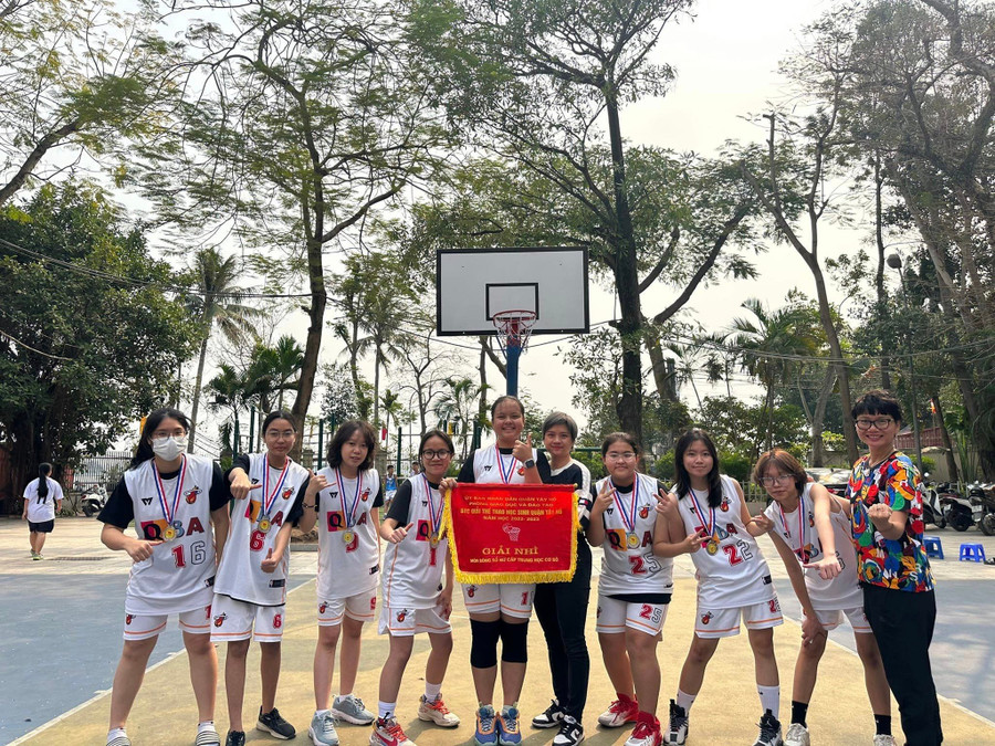 Học sinh nhà trường tích cực tham gia thi đấu thể dục, thể thao. image022.jpg