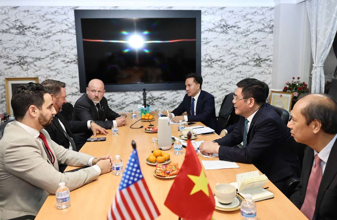 Bộ trưởng Nguyễn Hồng Diên làm việc với ông Joseph (Joe) Damond, Chủ tịch Toàn cầu Chính sách Thương mại Quốc tế và Khoa học. Ảnh: Bộ Công Thương.