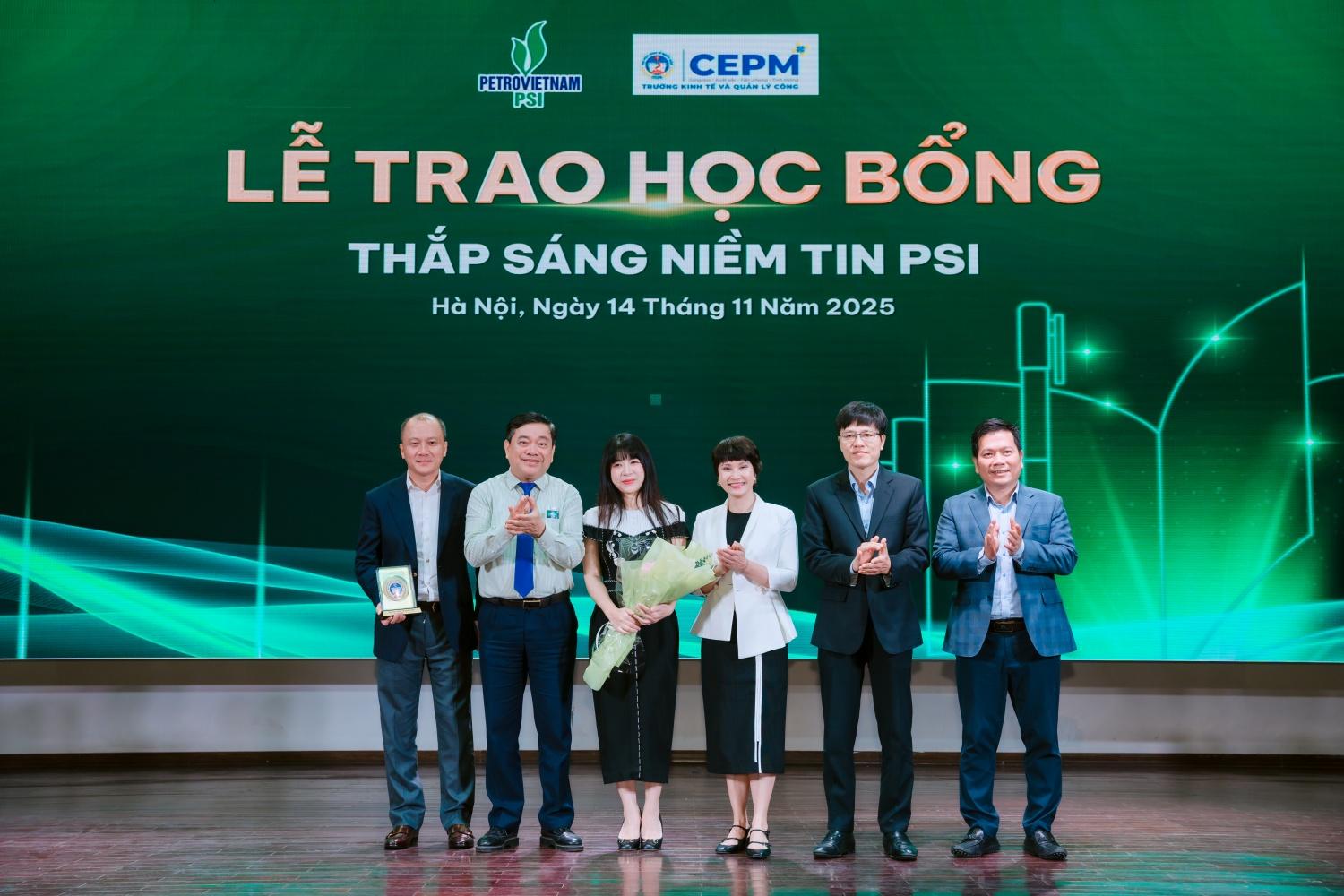 PSI sát cánh cùng sinh viên “thắp sáng” ước mơ giảng đường PSI sát cánh cùng sinh viên “thắp sáng” ước mơ giảng đường