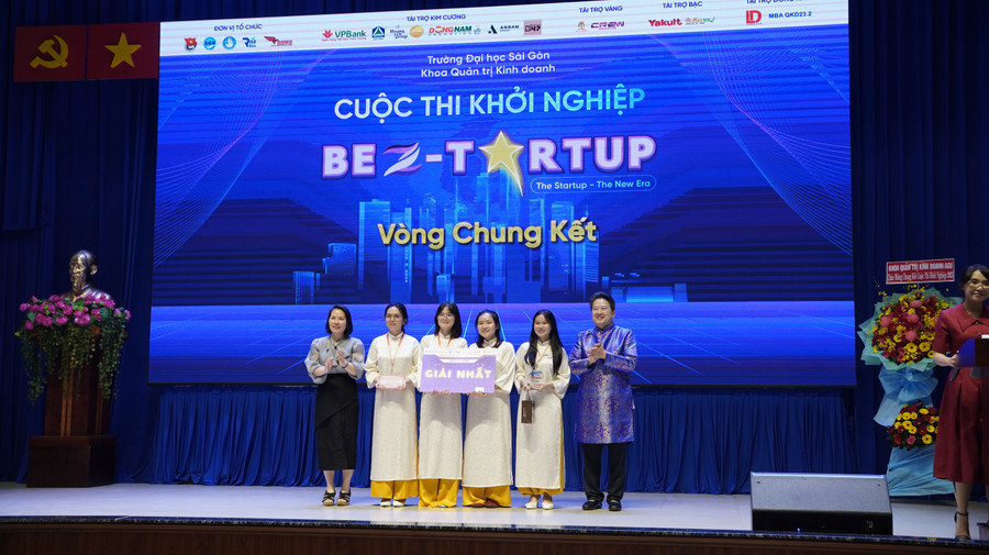 Đội NEMURE giành giải Nhất Be Z-Startup 2025. Ảnh: SGU. dsc5342.jpg
