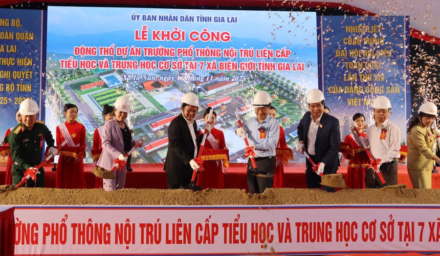 Lễ khởi công dự án Trường phổ thông nội trú liên cấp Tiểu học và THCS tại 7 xã biên giới của tỉnh Gia Lai. z7229272606828-5276ecb933e85e7b7aa768725b6e2878.jpg