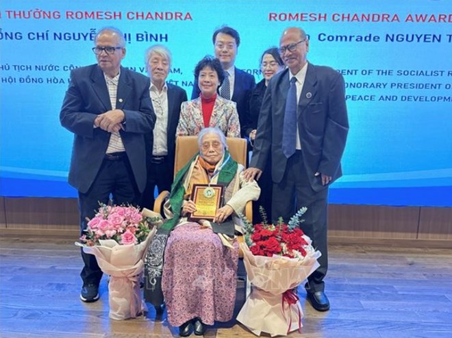 Bà Nguyễn Thị Bình được trao Giải thưởng Hòa bình Romesh Chandra