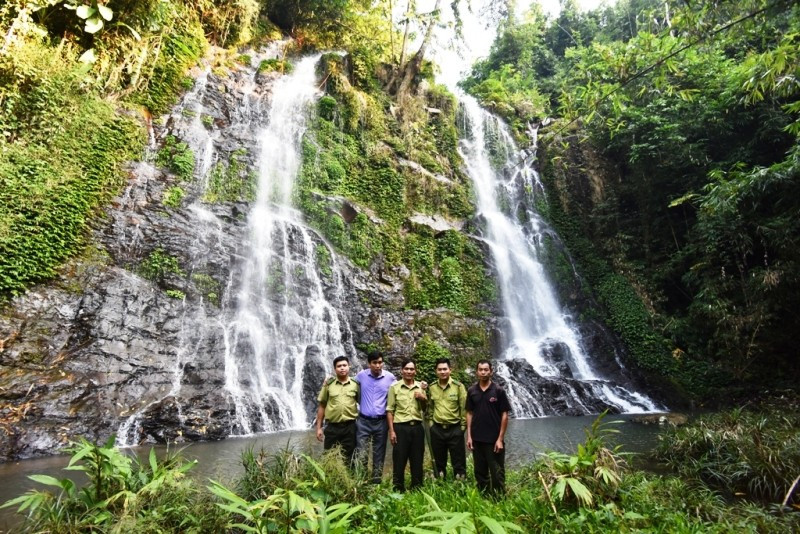 Thác Suối Khặt ở xã Trung Thành, thuộc Khu bảo tồn thiên nhiên Pù Hu. nmh3097.jpg