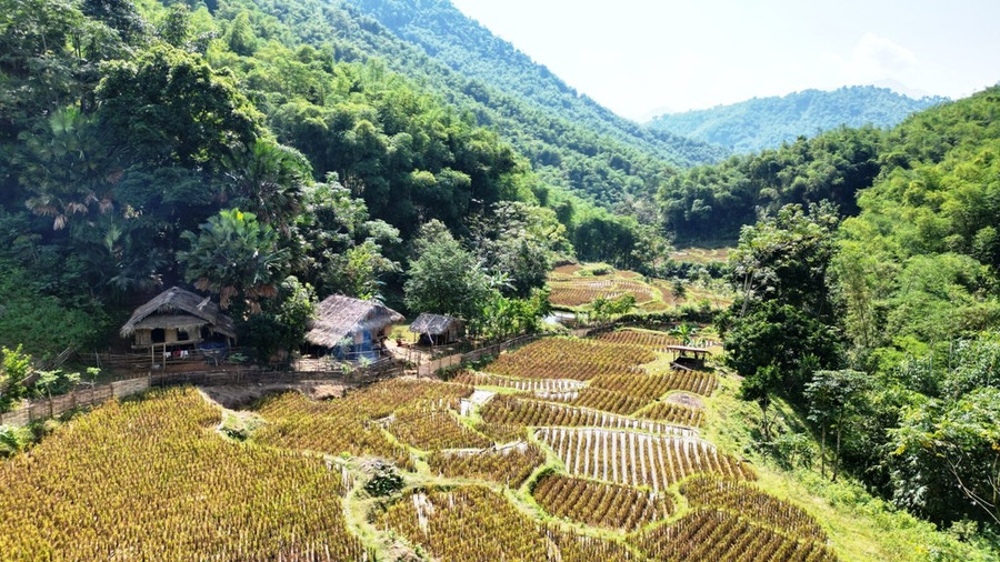 Bản Yên, xã Hiền Kiệt thuộc vùng đệm Khu bảo tồn thiên nhiên Pù Hu. khe-yen-6.jpg