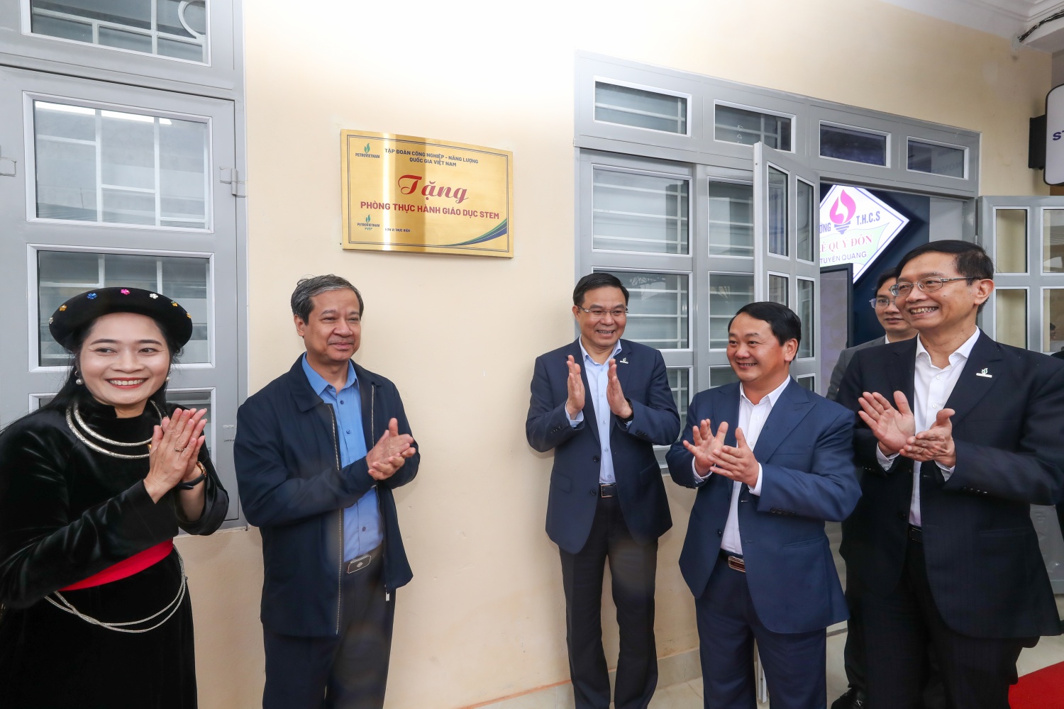 Petrovietnam khánh thành Phòng thực hành giáo dục STEM tại Trường THCS Lê Quý Đôn tỉnh Tuyên Quang Petrovietnam khánh thành Phòng thực hành giáo dục STEM tại Trường THCS Lê Quý Đôn tỉnh Tuyên Quang