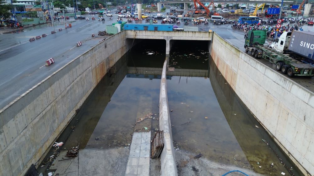 Hầm chui HC1-02 (gói XL6) trên trục đường Mai Chí Thọ đã cơ bản hoàn thiện phần thô, các khoang hầm lộ rõ kết cấu trên toàn tuyến. Ảnh: Anh Tú