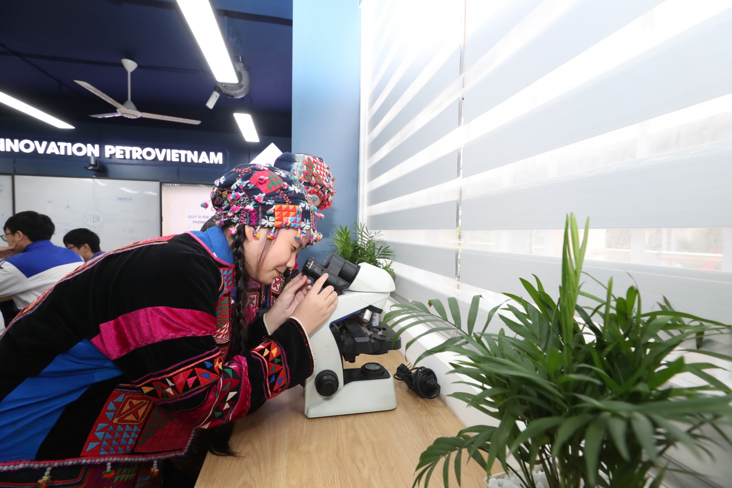 Petrovietnam khánh thành phòng thực hành giáo dục STEM tại Trường THCS Lê Quý Đôn tỉnh Tuyên Quang Petrovietnam khánh thành phòng thực hành giáo dục STEM tại Trường THCS Lê Quý Đôn tỉnh Tuyên Quang