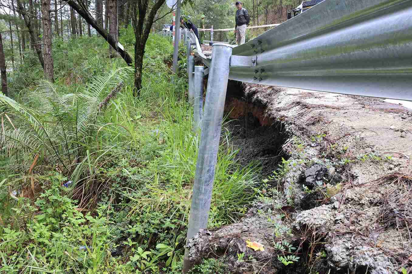 Điểm sạt lở taluy âm trên đèo Mimosa đi Đà Lạt. Ảnh: Phúc Khánh
