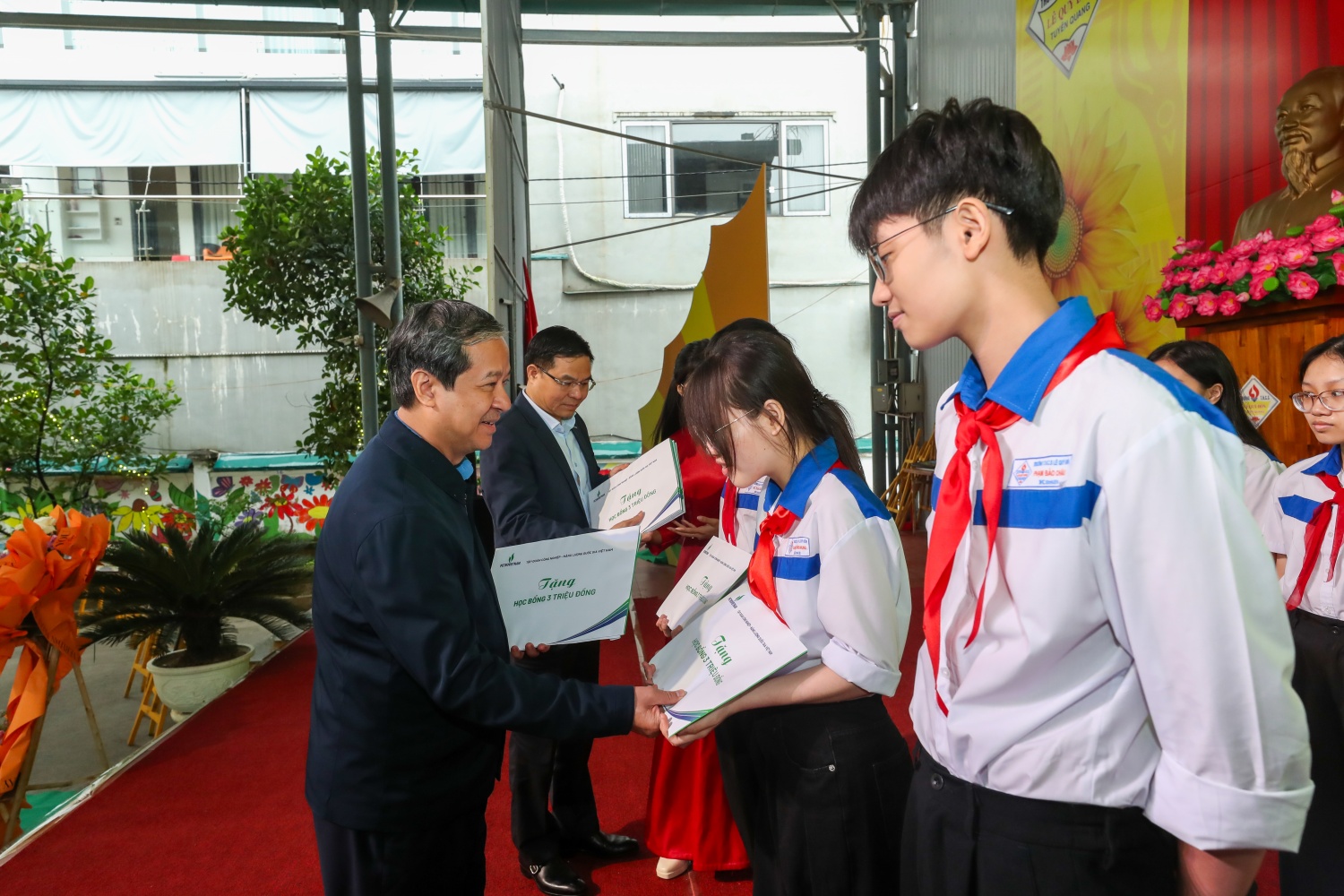 Petrovietnam khánh thành Phòng thực hành giáo dục STEM tại Trường THCS Lê Quý Đôn tỉnh Tuyên Quang Petrovietnam khánh thành Phòng thực hành giáo dục STEM tại Trường THCS Lê Quý Đôn tỉnh Tuyên Quang