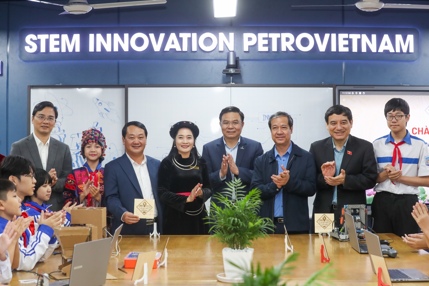 Petrovietnam khánh thành Phòng thực hành giáo dục STEM tại Trường THCS Lê Quý Đôn tỉnh Tuyên Quang Petrovietnam khánh thành Phòng thực hành giáo dục STEM tại Trường THCS Lê Quý Đôn tỉnh Tuyên Quang