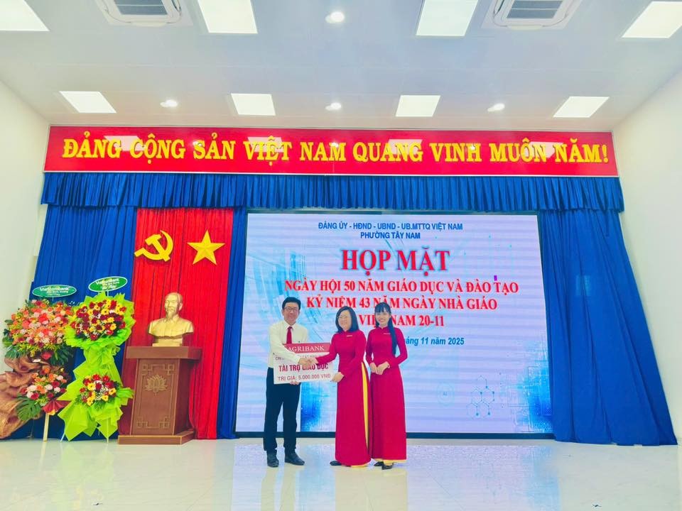 phường Tây Nam, tổ chức chương trình họp mặt Ngày Hội 50 năm Giáo dục & Đào tạo và Kỷ niệm 43 năm Ngày Nhà giáo Việt Nam (20/11/1982 – 20/11/2025) trong không khí trang trọng, ấm áp và đầy ý nghĩa.