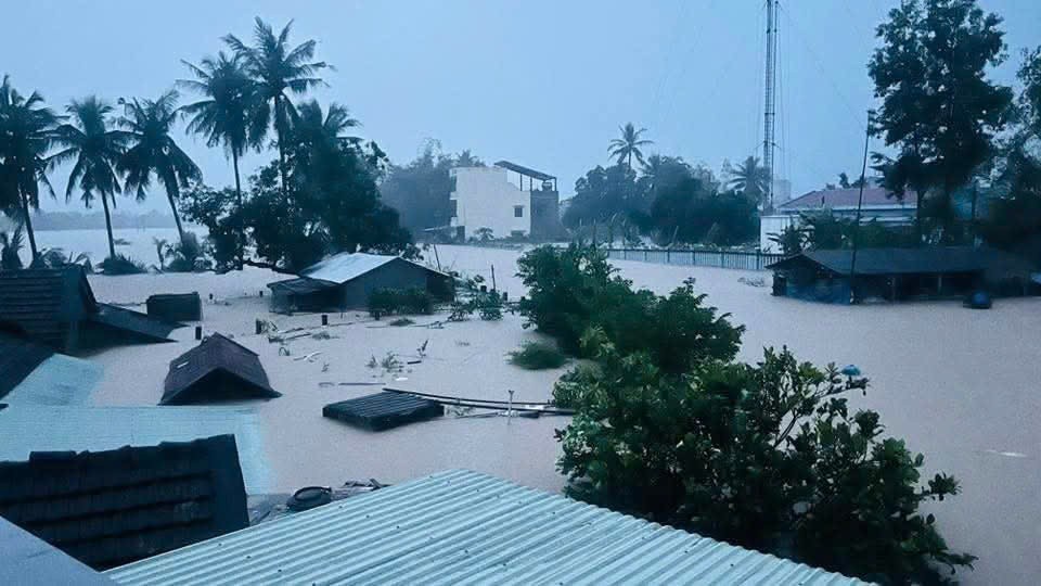 Lũ trên sông Ba đang xuống, vùng hạ du thiệt hại nặng nề Lũ trên sông Ba đang xuống, vùng hạ du thiệt hại nặng nề