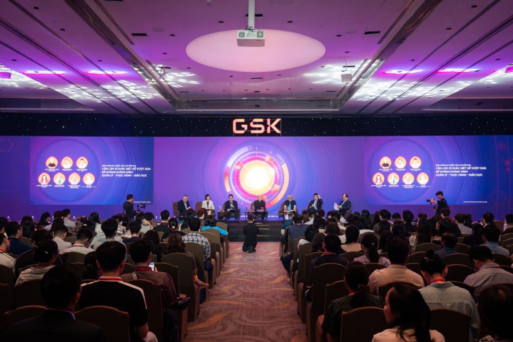 Các chuyên gia y tế thảo luận tại hội thảo