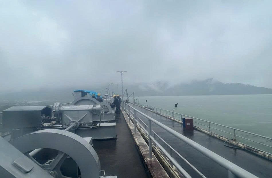 Hồ Đơn Dương xả điều tiết qua tràn đảm bảo an toàn công trình đầu mối và giảm nhẹ thiên tai cho hạ du tỉnh Lâm Đồng Hồ Đơn Dương xả điều tiết qua tràn đảm bảo an toàn công trình đầu mối và giảm nhẹ thiên tai cho hạ du tỉnh Lâm Đồng