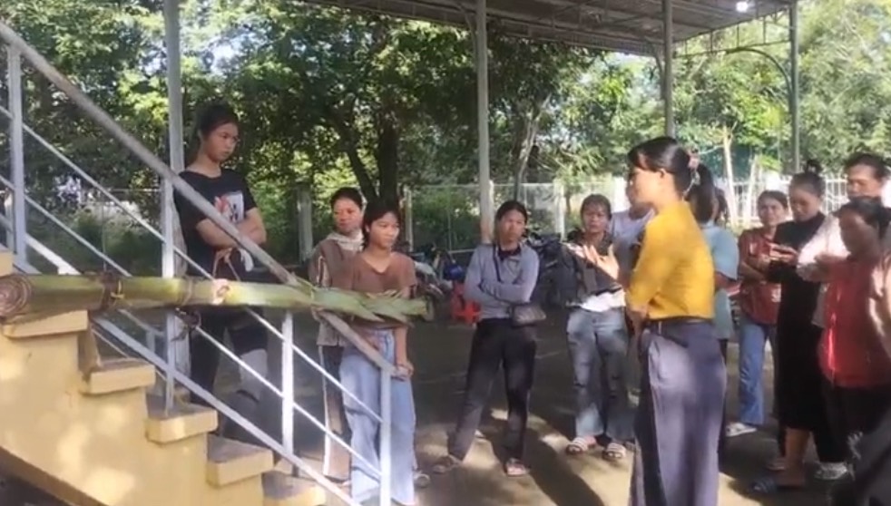 Việc mở các lớp đào tạo nghề cho người dân ở xã đang gặp một số khó khăn. Ảnh: Bảo Lâm