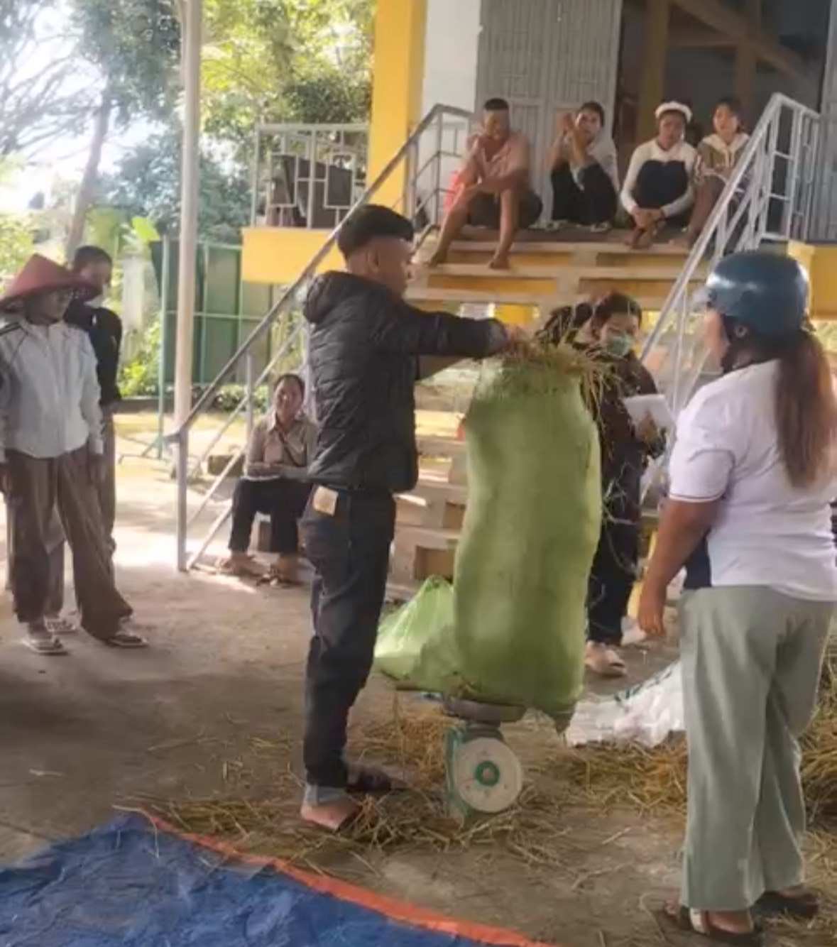 Các lớp dạy nghề được triển khai ngay ở cơ sở để bà con dễ tham gia. Ảnh: Bảo Lâm