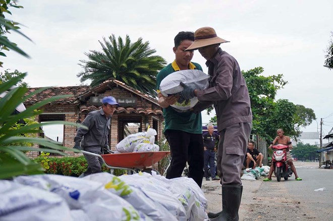 TPHCM ứng phó trước áp thấp nhiệt đới, hồ thủy điện xả tràn