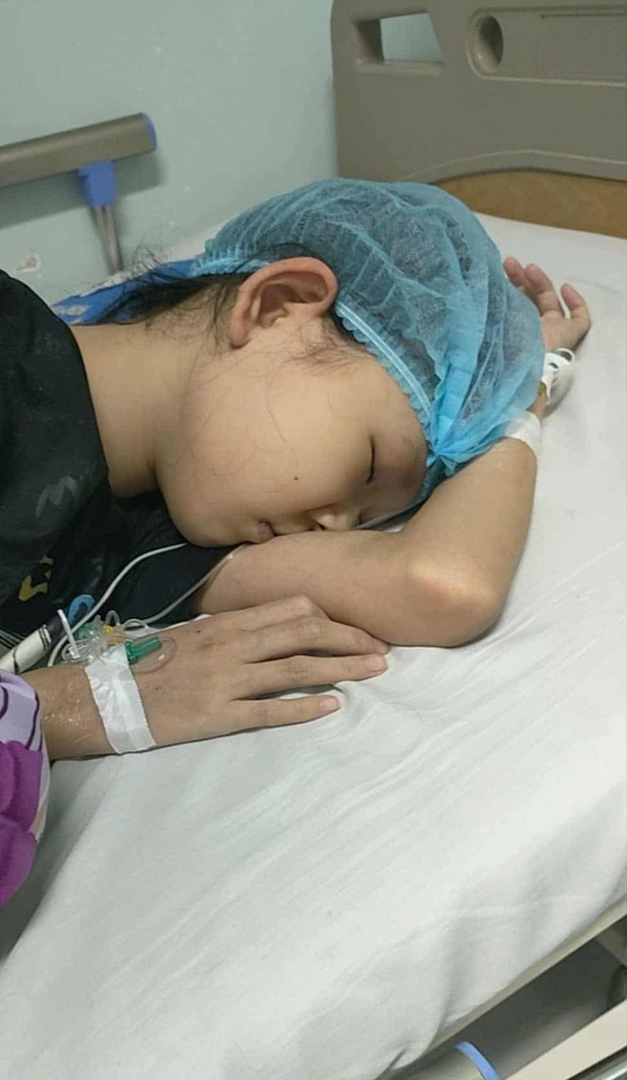 Sự sống của bé Hà Linh đang rất mong manh. 20269.jpg