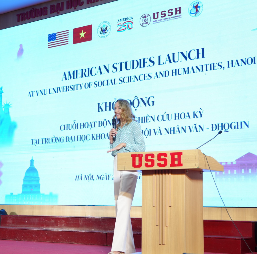 Bà Courtney Beale. ussh-anh-2.jpg