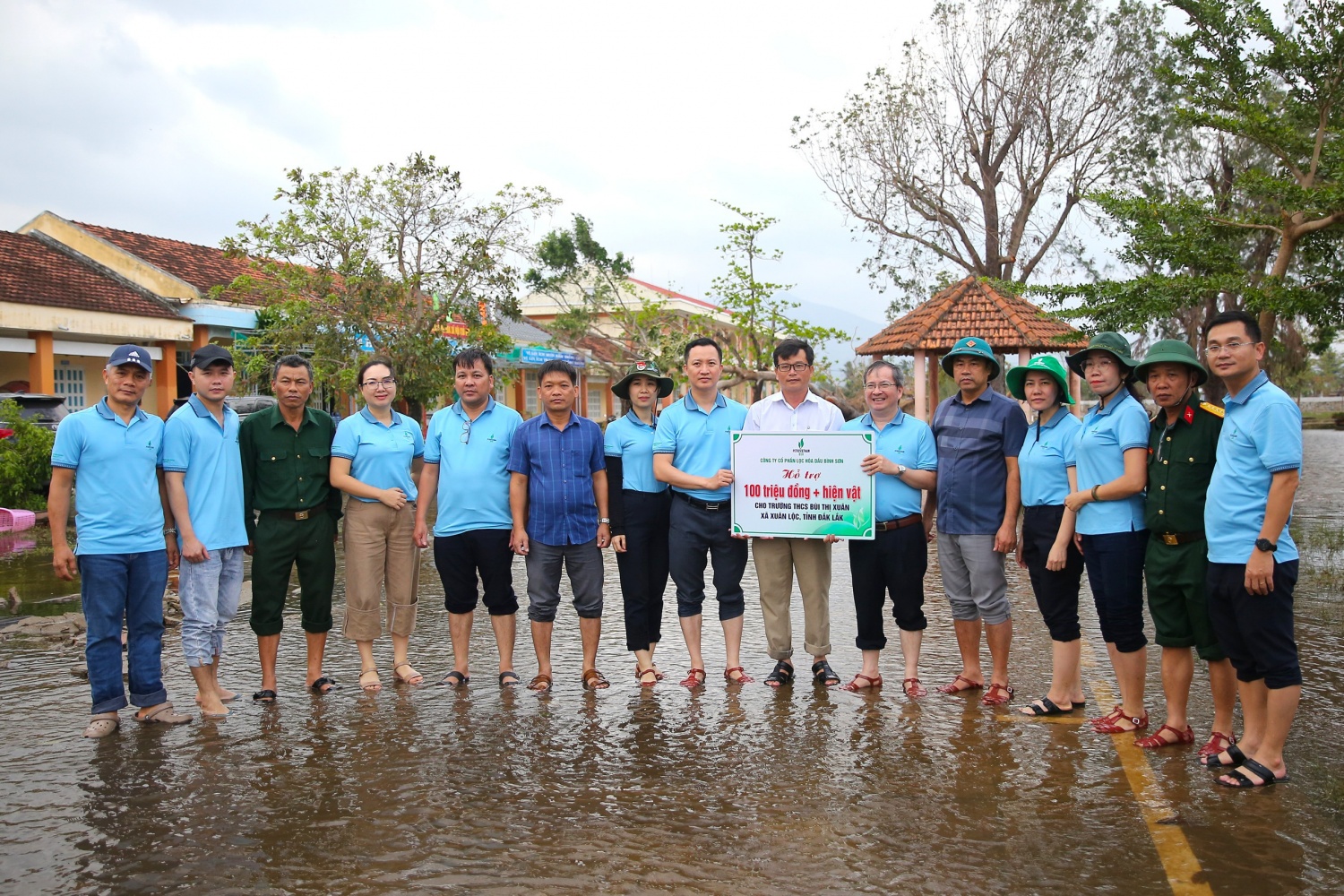 BSR trao hỗ trợ Trường THCS Bùi Thị Xuân, xã Xuân Lộc BSR trao hỗ trợ Trường THCS Bùi Thị Xuân, xã Xuân Lộc