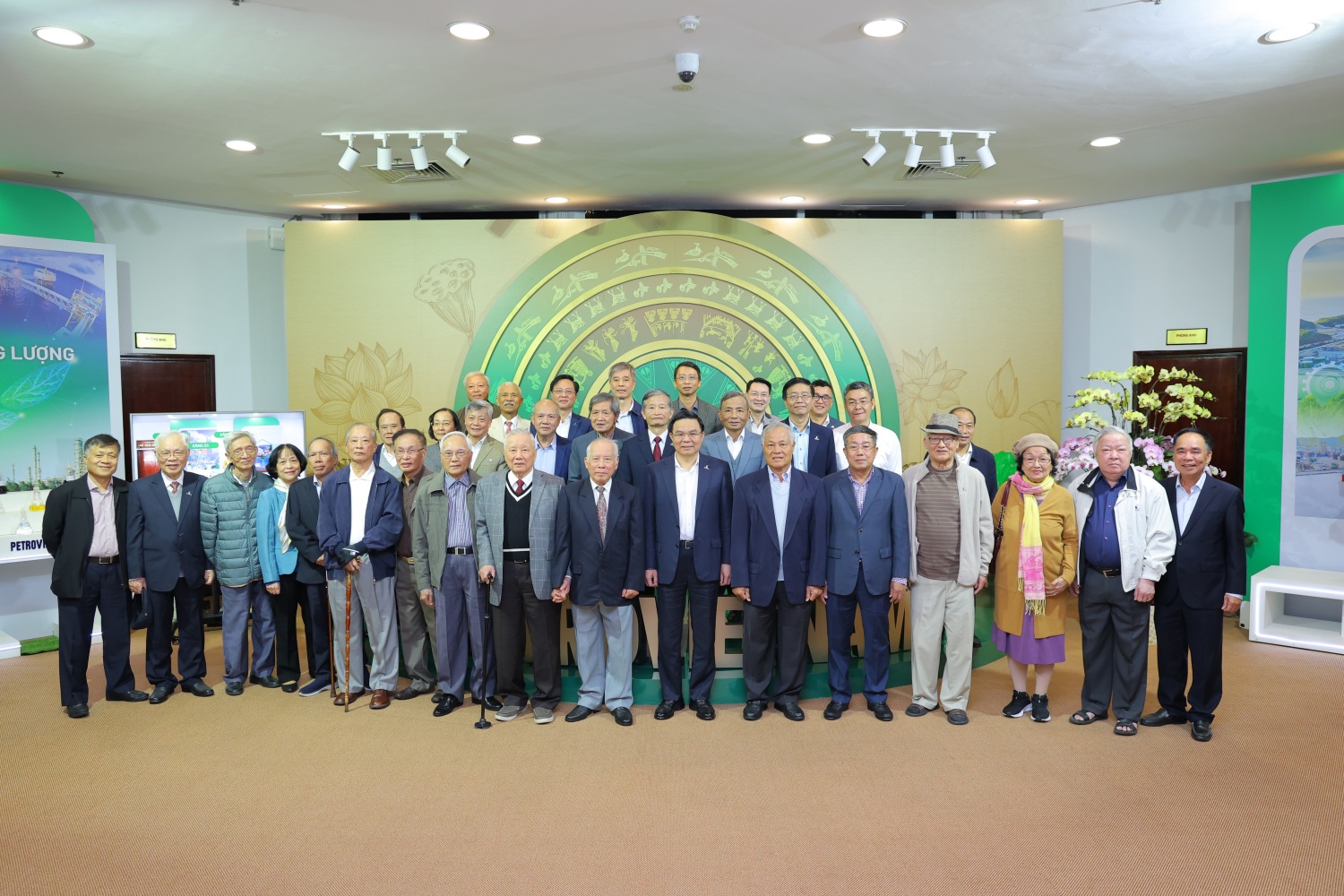 Petrovietnam tri ân cán bộ lãnh đạo qua các thời kỳ nhân kỷ niệm Ngày truyền thống ngành Dầu khí Việt Nam