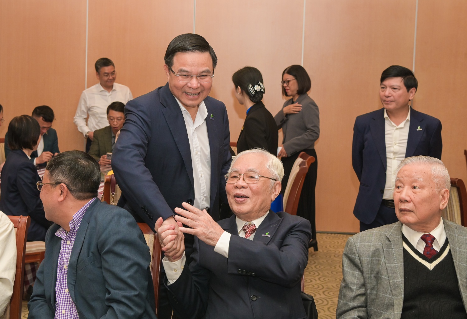 Petrovietnam tri ân cán bộ lãnh đạo qua các thời kỳ nhân kỷ niệm Ngày truyền thống ngành Dầu khí Việt Nam