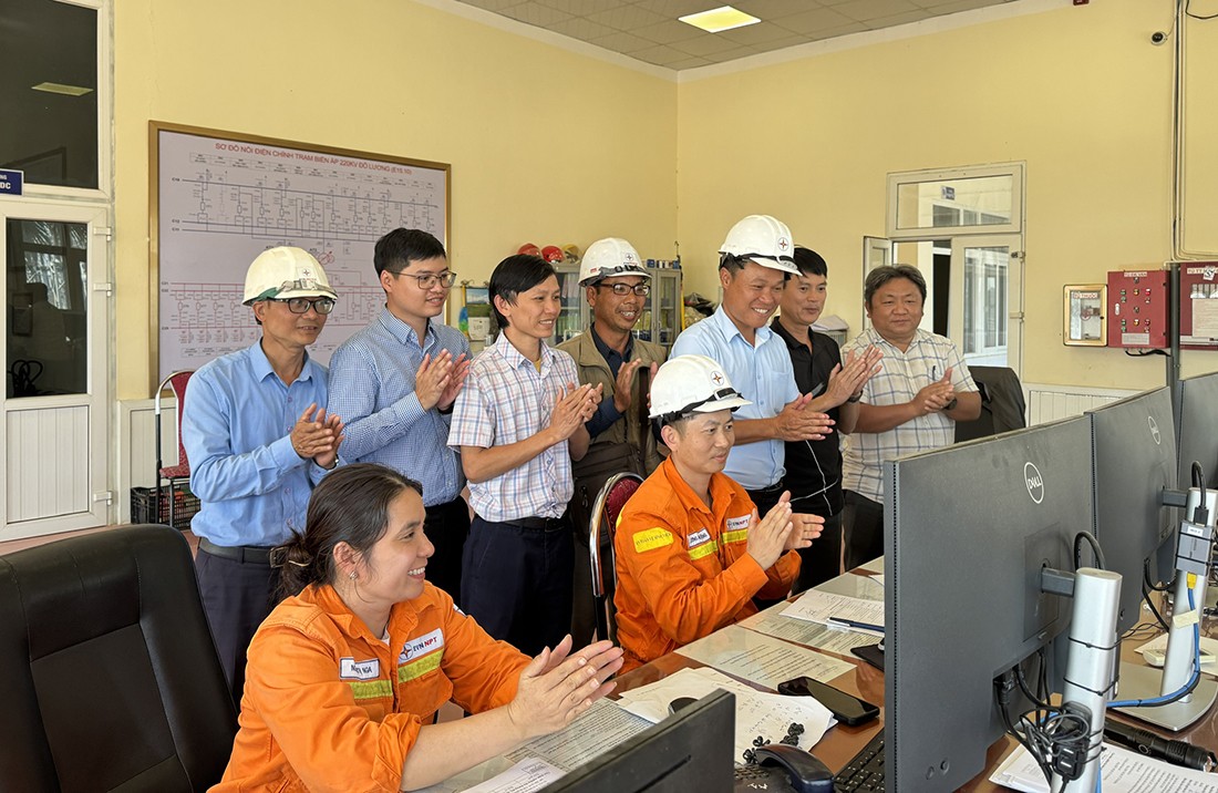 Đóng điện dự án đường dây 220kV Đô Lương - Nam Cấm