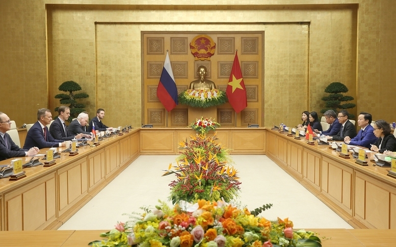 Phó Thủ tướng Trần Hồng Hà đề nghị phía Nga đẩy nhanh tiến độ triển khai các dự án hợp tác trong lĩnh vực năng lượng, hỗ trợ Việt Nam sử dụng hiệu quả các suất học bổng do phía Nga cấp hằng năm - Ảnh: VGP/Minh Khôi