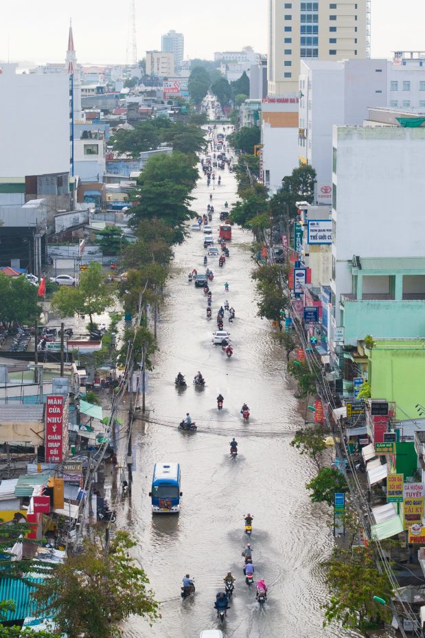 Quốc lộ 91 chìm trong nước. Ảnh: Tạ Quang