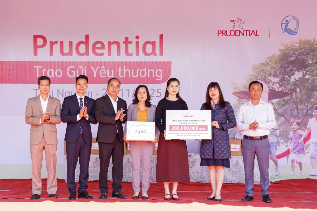 Prudential Việt Nam hỗ trợ gia đình khó khăn tại các tỉnh miền Trung và miền Bắc Prudential Việt Nam hỗ trợ gia đình khó khăn tại các tỉnh miền Trung và miền Bắc