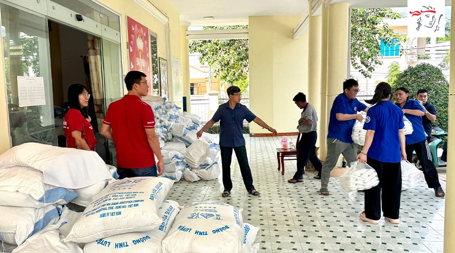 Prudential Việt Nam hỗ trợ gia đình khó khăn tại các tỉnh miền Trung và miền Bắc Prudential Việt Nam hỗ trợ gia đình khó khăn tại các tỉnh miền Trung và miền Bắc