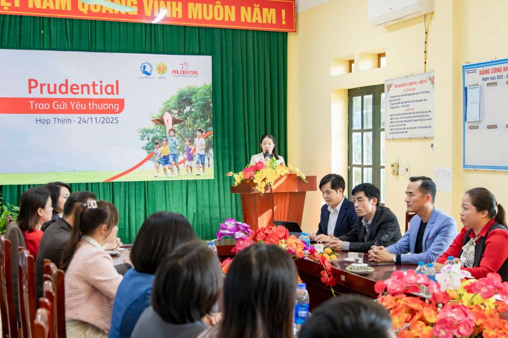 Prudential Việt Nam hỗ trợ gia đình khó khăn tại các tỉnh miền Trung và miền Bắc Prudential Việt Nam hỗ trợ gia đình khó khăn tại các tỉnh miền Trung và miền Bắc