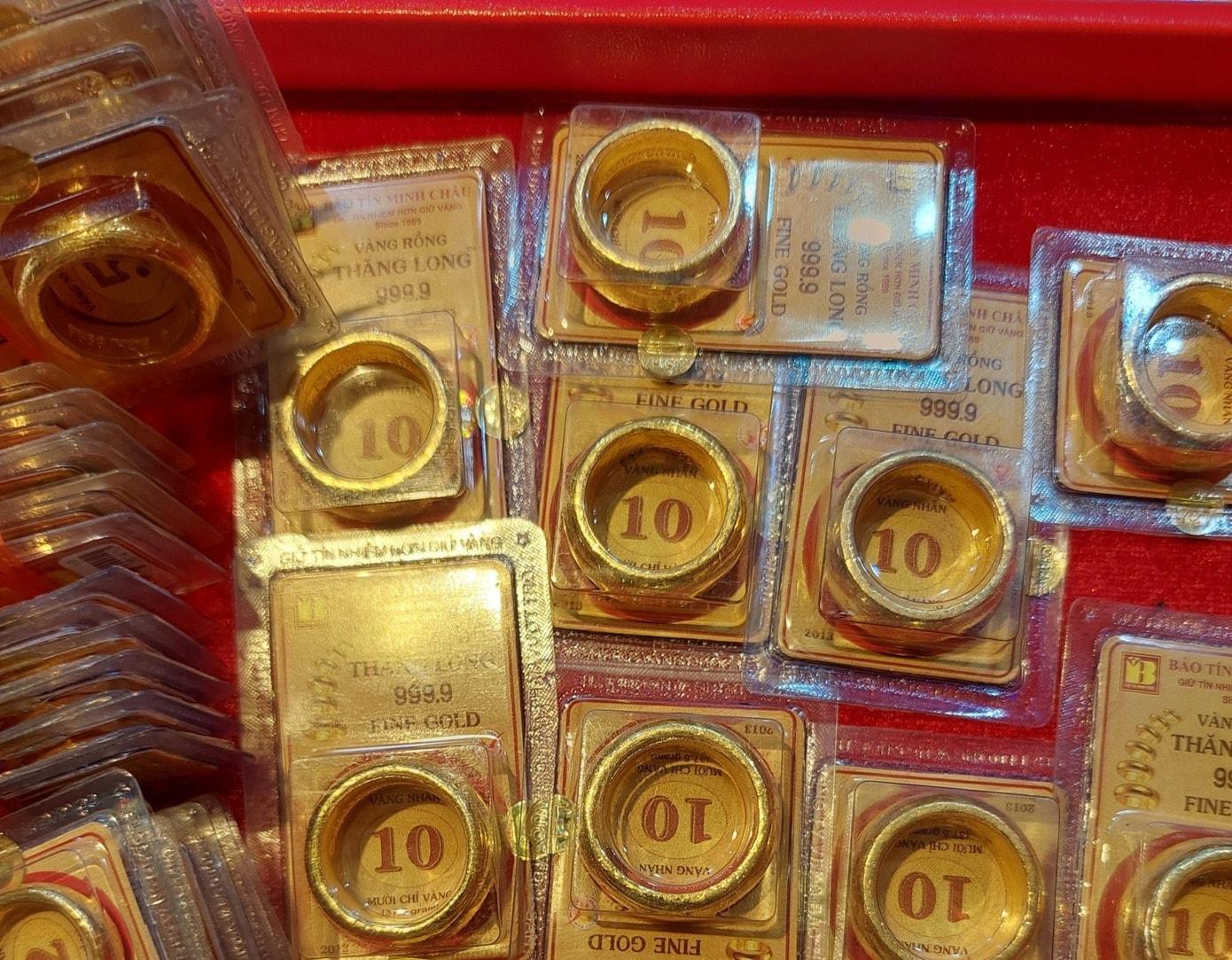 Giá vàng hôm nay 03 12 2025 Giá vàng SJC, giá vàng nhẫn, vàng thế giới