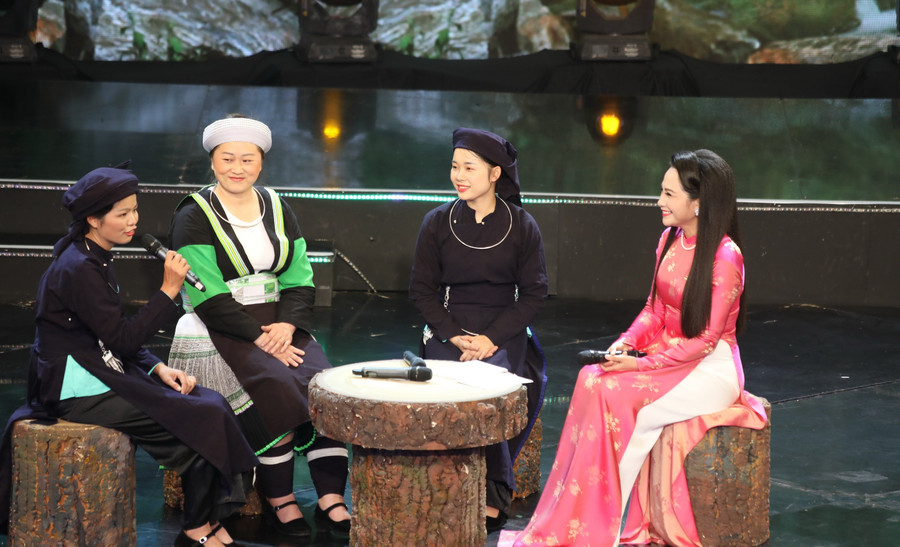 Các cô giáo mầm non xã Quảng Lâm (Cao Bằng) chia sẻ về hành trình đến trường.