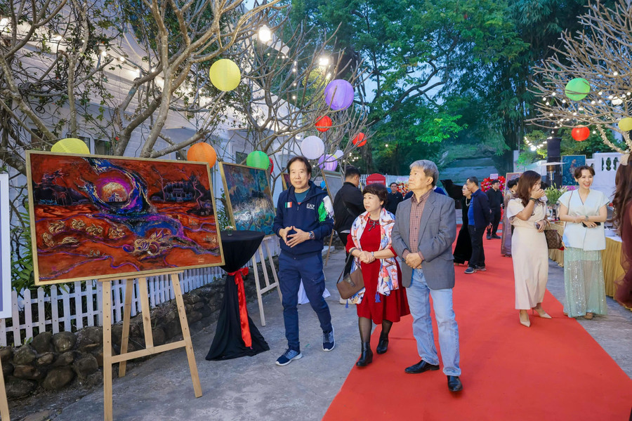 Sự kiện thu hút đông đảo công chúng yêu nghệ thuật thưởng thức. d3.jpg