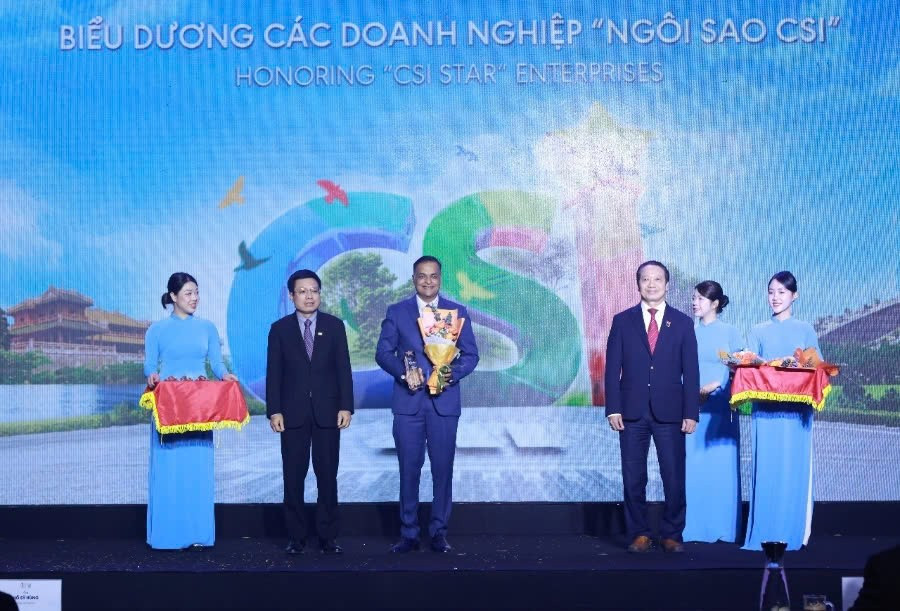 Tại lễ công bố CSI năm 2025, Nestlé Việt Nam vinh dự nhận danh hiệu "Ngôi sao CSI" do VCCI trao tặng z7298854349813-4d43be3be3163a00b3762e314ccc62e8.jpg