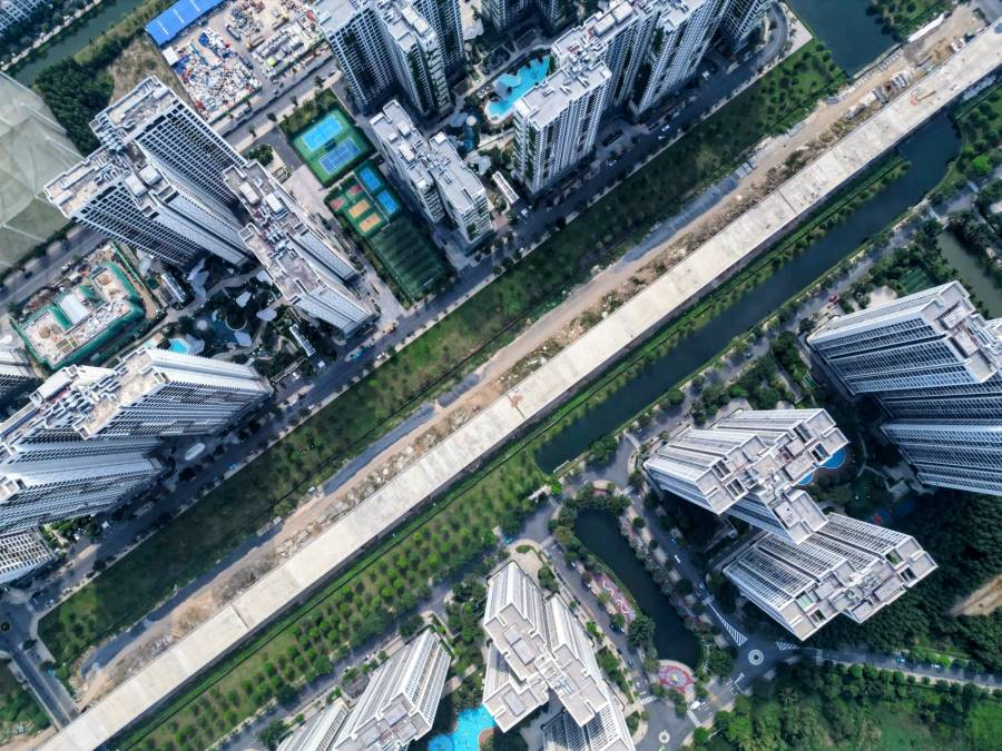 Đoạn cầu cạn dài hàng km đã được kết nối liền mạch đi xuyên qua hàng chục tòa nhà cao tầng của khu đô thị. Ảnh: Anh Tú