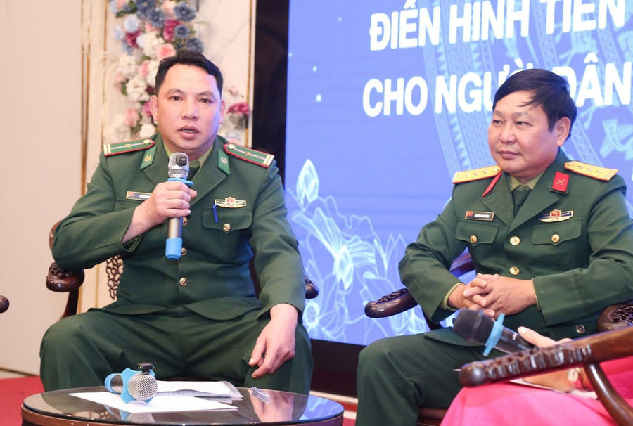 Thiếu tá Lò Văn Thoại, Đồn Biên phòng Mường Lèo, Ban Chỉ huy Bộ đội Biên phòng tỉnh Sơn La chia sẻ tại hội thảo giao lưu, chia sẻ kinh nghiệm, tôn vinh điển hình tiên tiến trong công tác xoá mù chữ cho người dân vùng đồng bào dân tộc thiểu số. img-9464.jpg