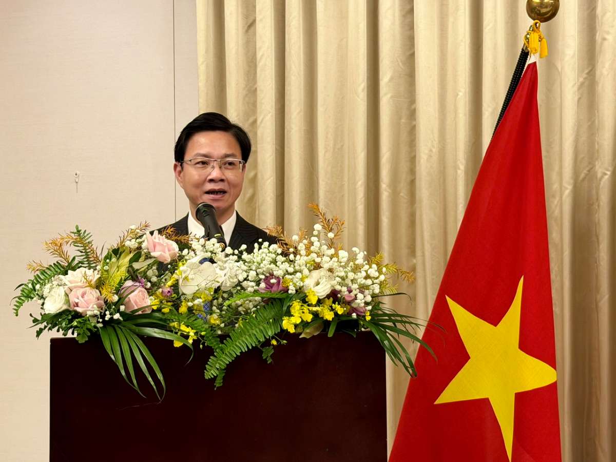 Thứ trưởng Bộ Ngoại giao Ngô Lê Văn phát biểu. Ảnh: Song Minh