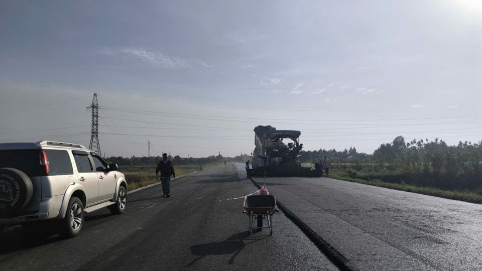 Công trình sử vốn đầu tư công đang thi công tại Vĩnh Long. Ảnh: Hoàng Lộc