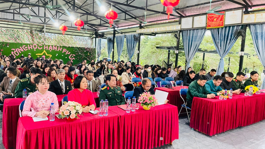 Các đại biểu dự tọa đàm kỷ niệm Ngày Nhà giáo Việt Nam. si-pa-phin-33.jpg