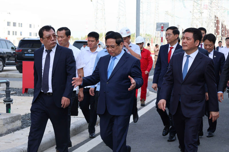 Thủ tướng Phạm Minh Chính, Bộ trưởng Bộ Công Thương Nguyễn Hồng Diên cùng các đại biểu tham dự dự kiện.