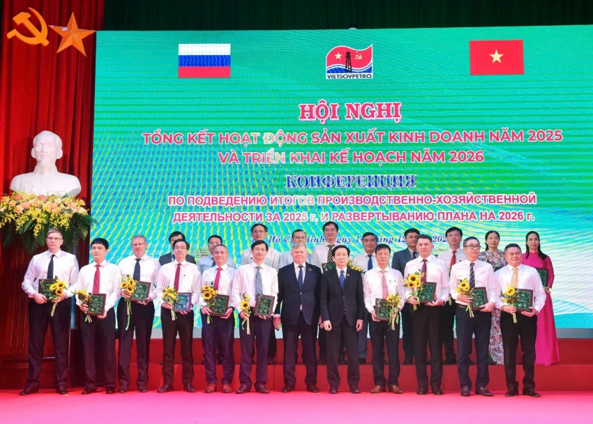 Vietsovpetro: Giữ vững vai trò trụ cột khai thác, mở rộng lĩnh vực hoạt động Vietsovpetro: Giữ vững vai trò trụ cột khai thác dầu khí, mở rộng lĩnh vực hoạt động