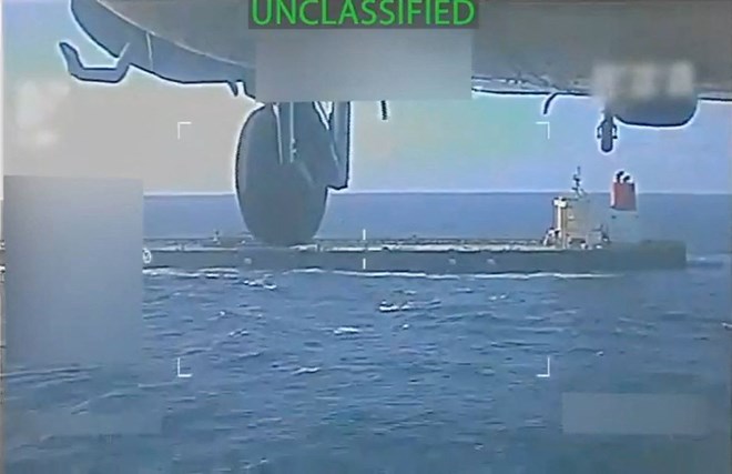 Ông Trump bất ngờ tuyên bố phong tỏa triệt để dầu mỏ Venezuela