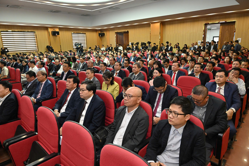 Dự Hội nghị còn có lãnh đạo các tỉnh, thành phố; lãnh đạo Sở Công Thương các địa phương cùng các Tổng Công ty, các Tập đoàn doanh nghiệp.